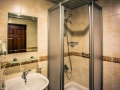 Kleopatra-Royal-Palm-bathroom-723x407